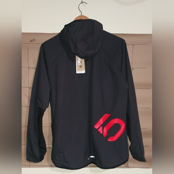 Brand new Woman's adidas five ten wind jacket - medium - Picture 2 of 6